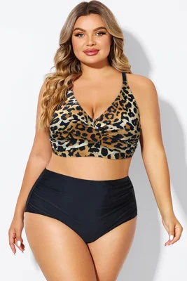 Plus Size V-Neck Leopard...