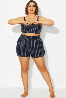 Plus Size Black ＆ White Pinstripe Shorts